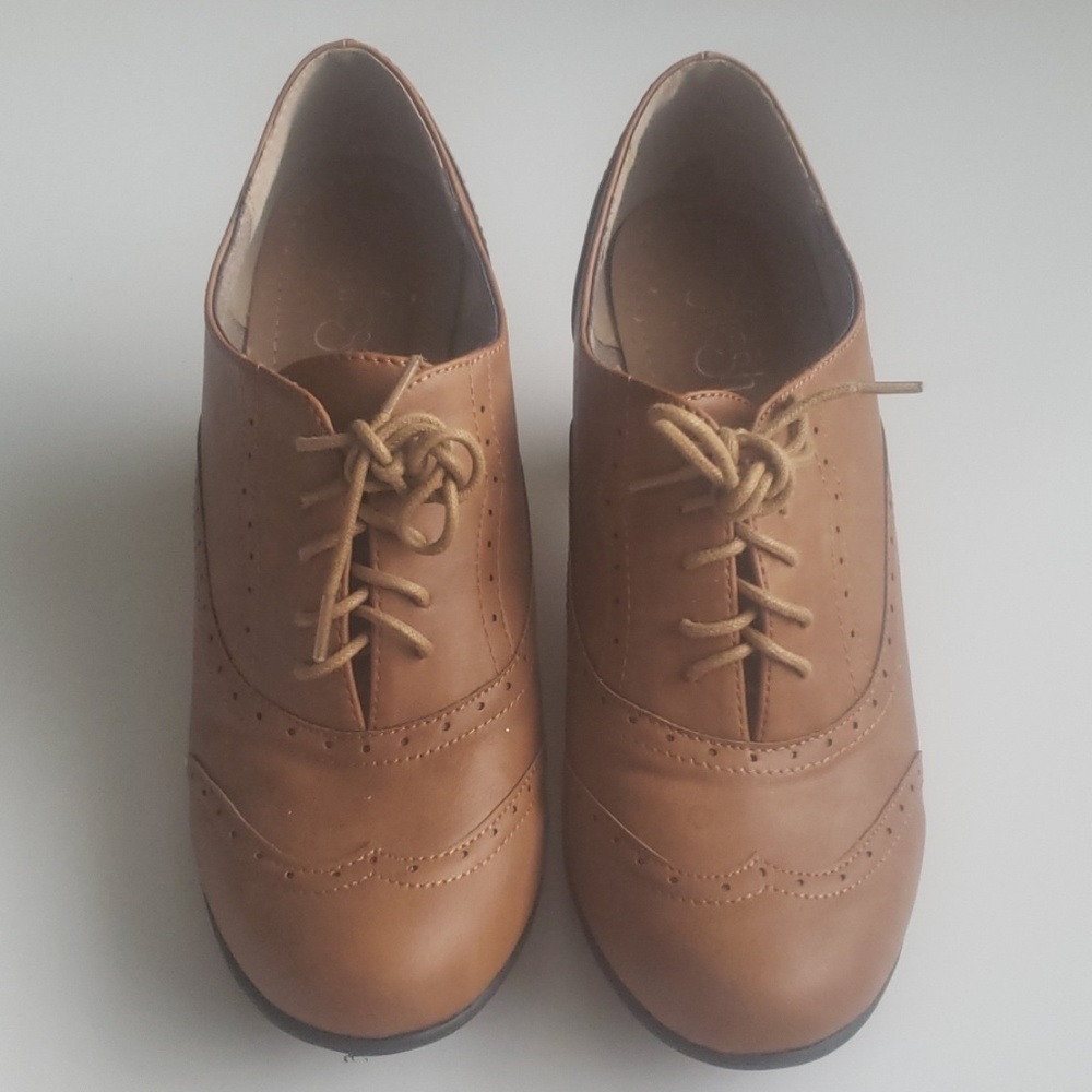Tan shoes size 8.5